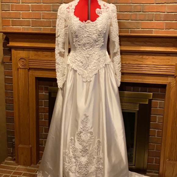 EUC sz L Vintage ivory satin wedding gown - Host Pick - Picture 2 of 13